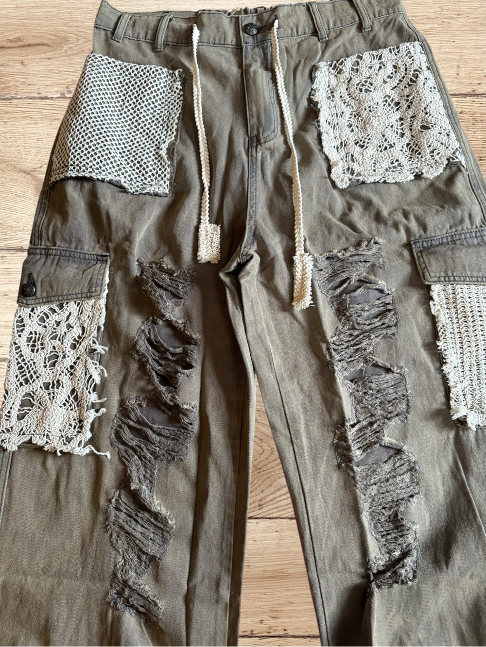 POL Women’s Vintage Wash Crochet Patchwork Distressed Jogger Cargo Pants Large - Picture 11 of 16